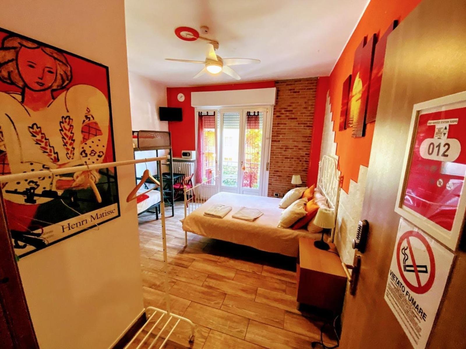 Europe Station Rooms Parma Bagian luar foto
