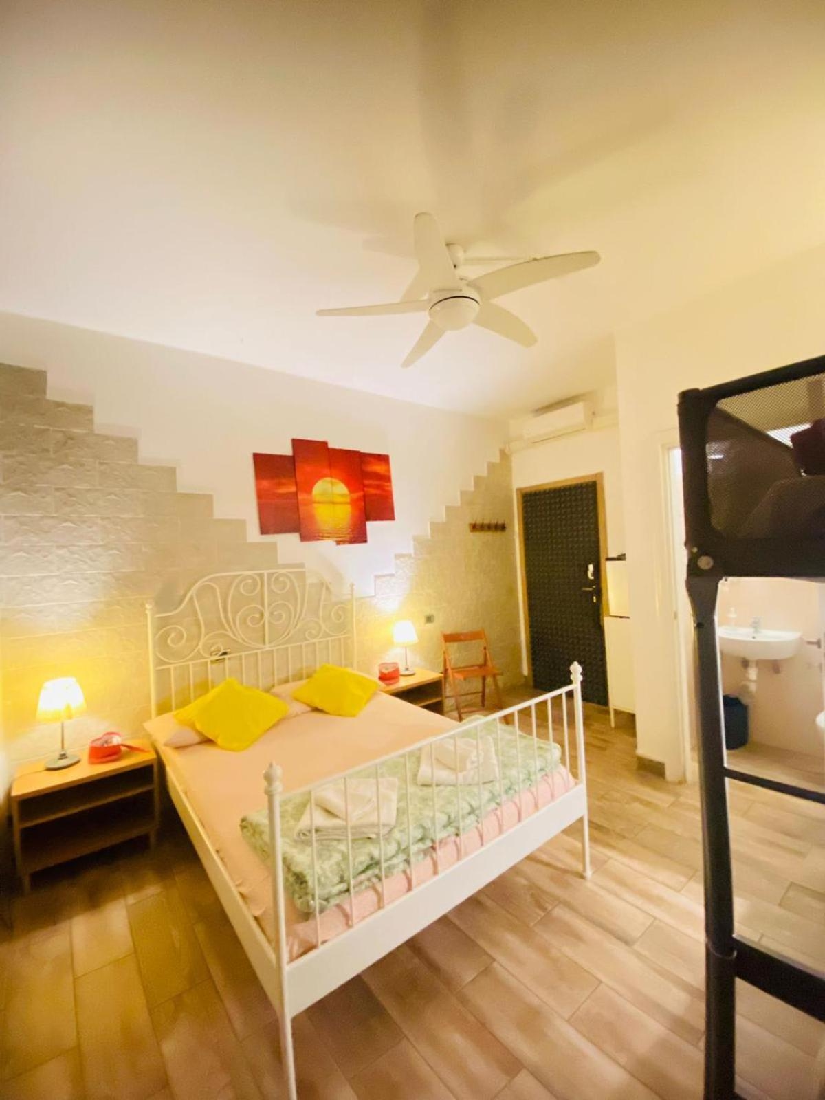 Europe Station Rooms Parma Bagian luar foto