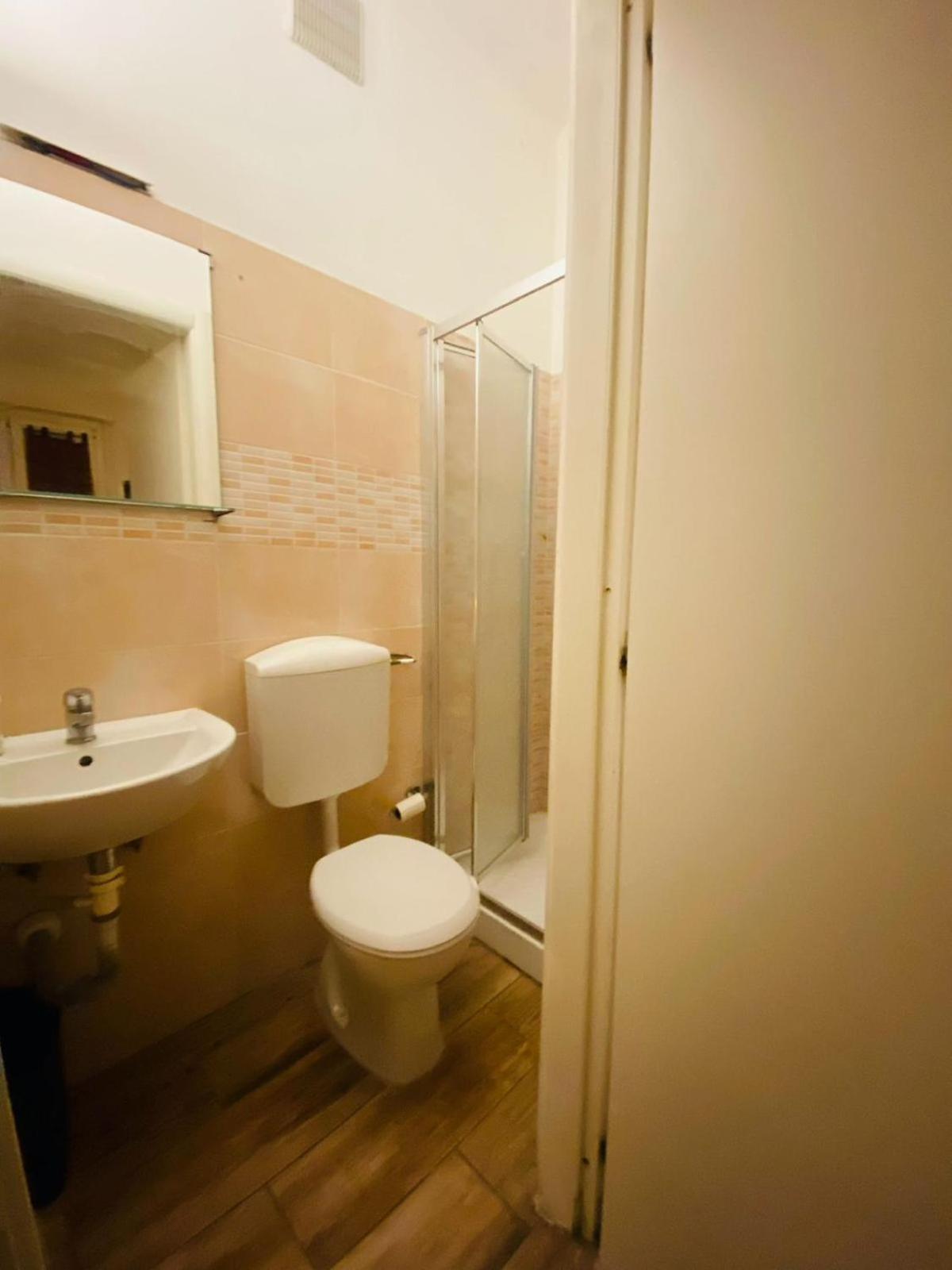 Europe Station Rooms Parma Bagian luar foto