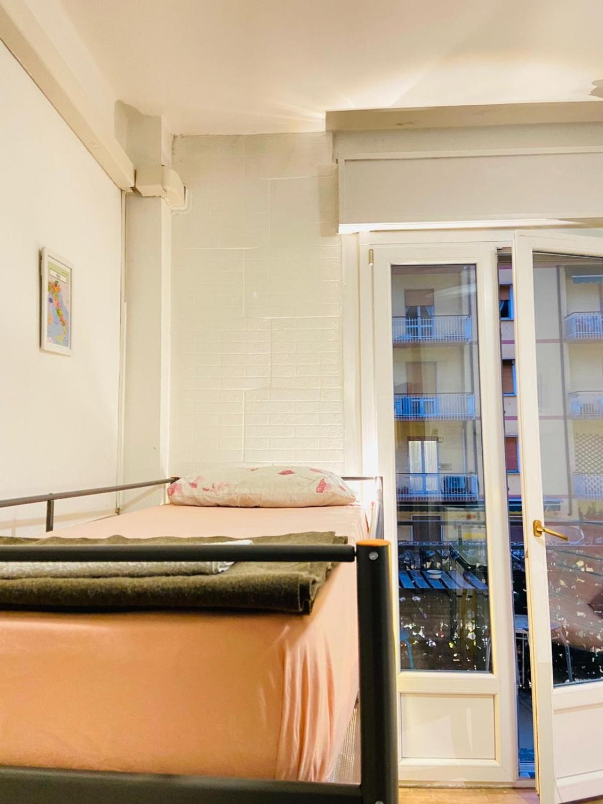 Europe Station Rooms Parma Bagian luar foto