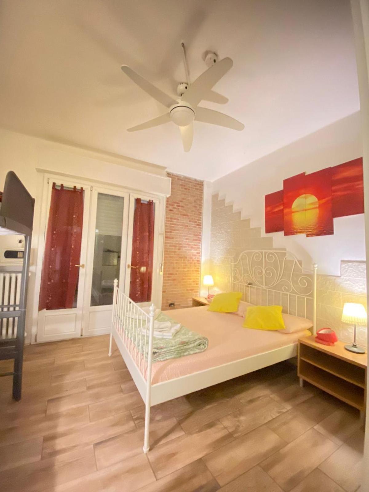 Europe Station Rooms Parma Bagian luar foto