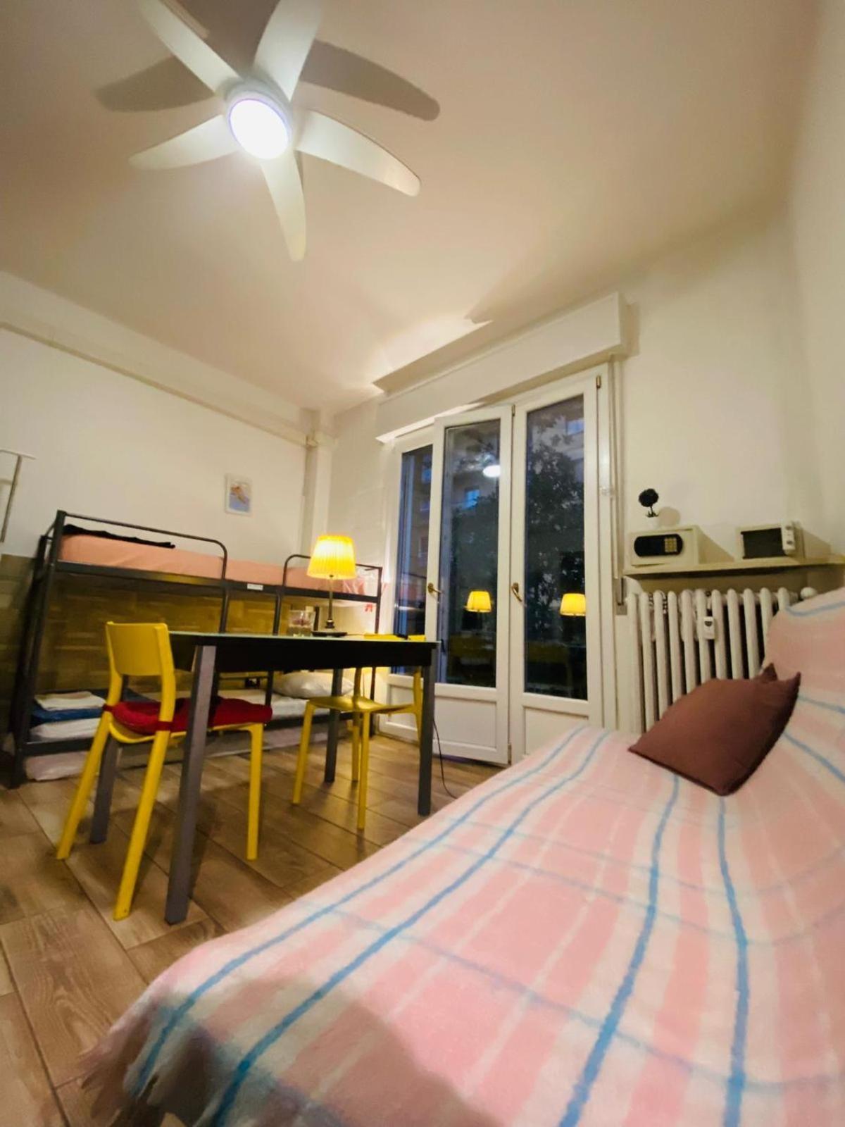 Europe Station Rooms Parma Bagian luar foto