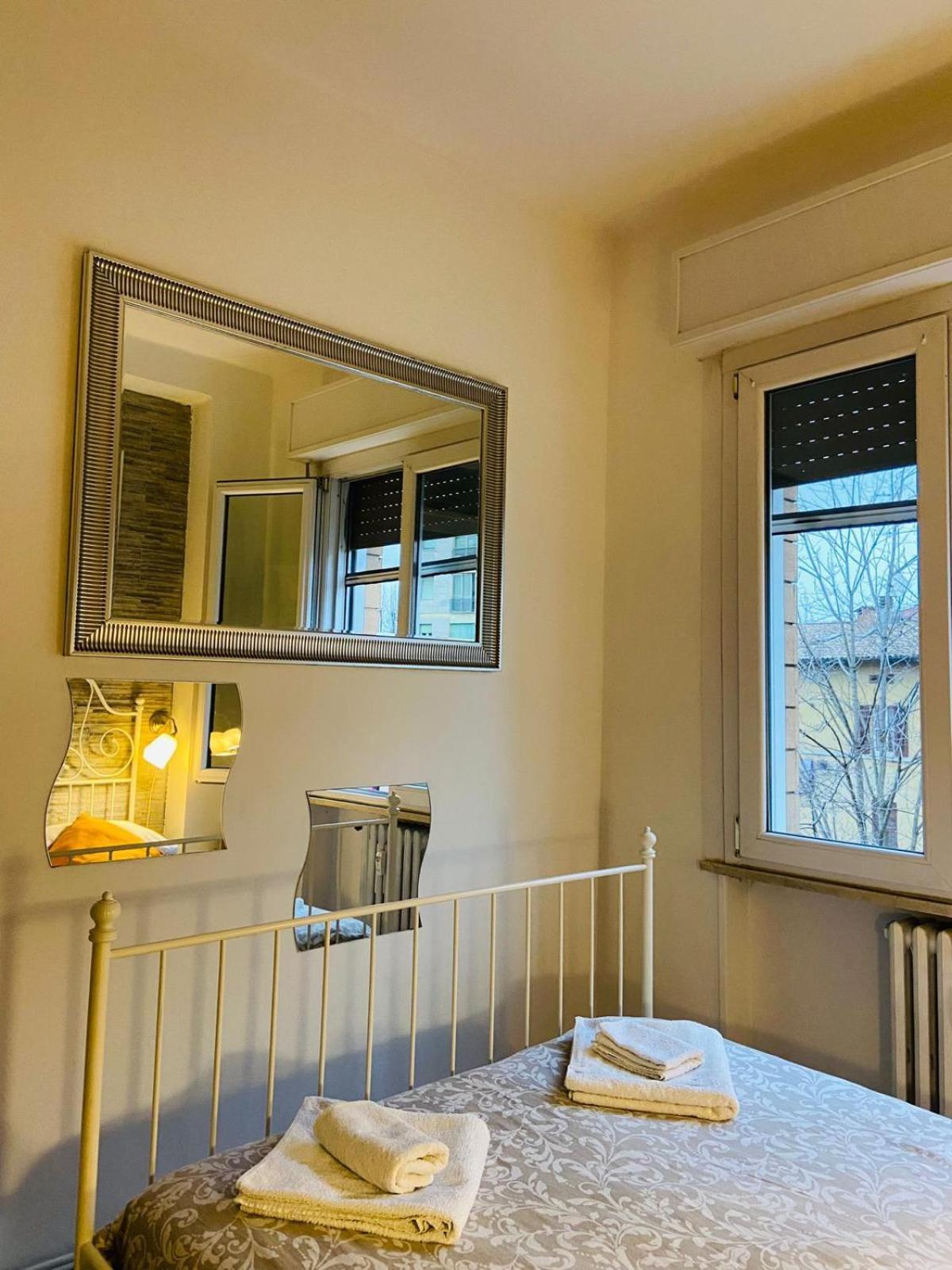 Europe Station Rooms Parma Bagian luar foto