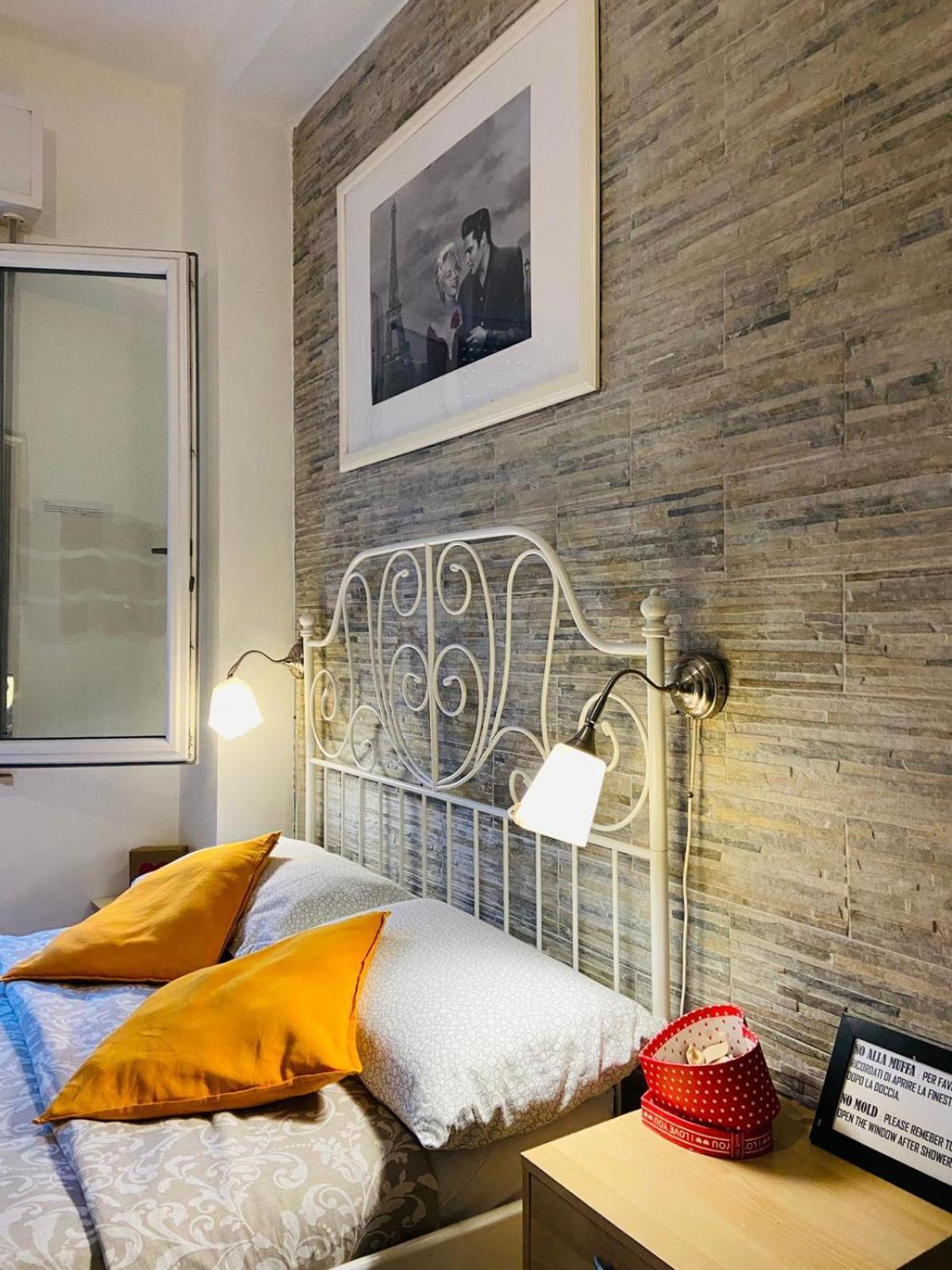 Europe Station Rooms Parma Bagian luar foto