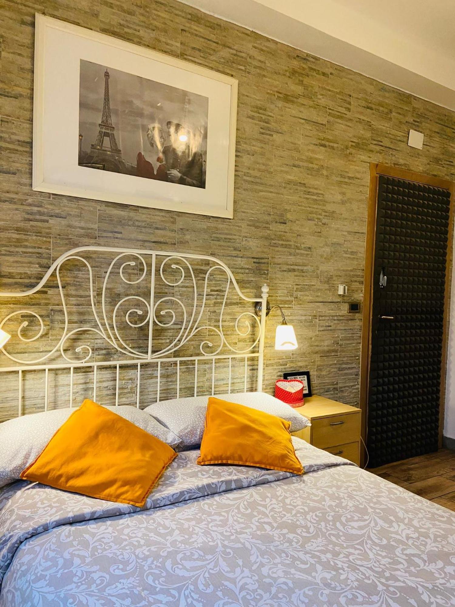 Europe Station Rooms Parma Bagian luar foto